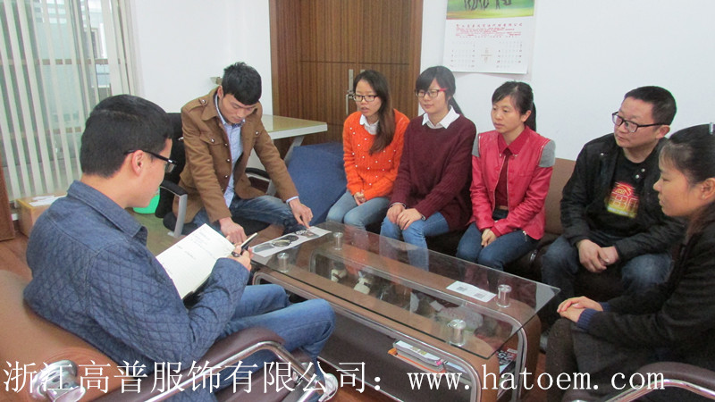 義烏市“清山河，美商城”，20年老帽廠黨員參加義工活動