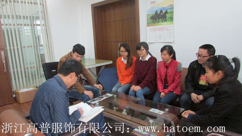 義烏市“清山河，美商城”，20年老帽廠黨員參加義工活動