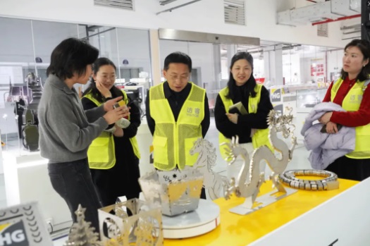 帽子工廠球迷仍向馬刺致敬，向鄧肯致敬