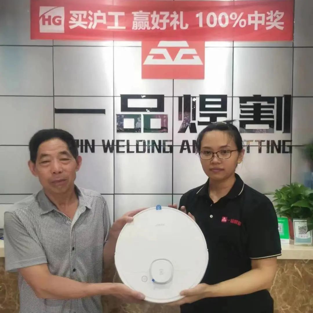 帽子與發(fā)型巧妙配，搭出傲人小造型
