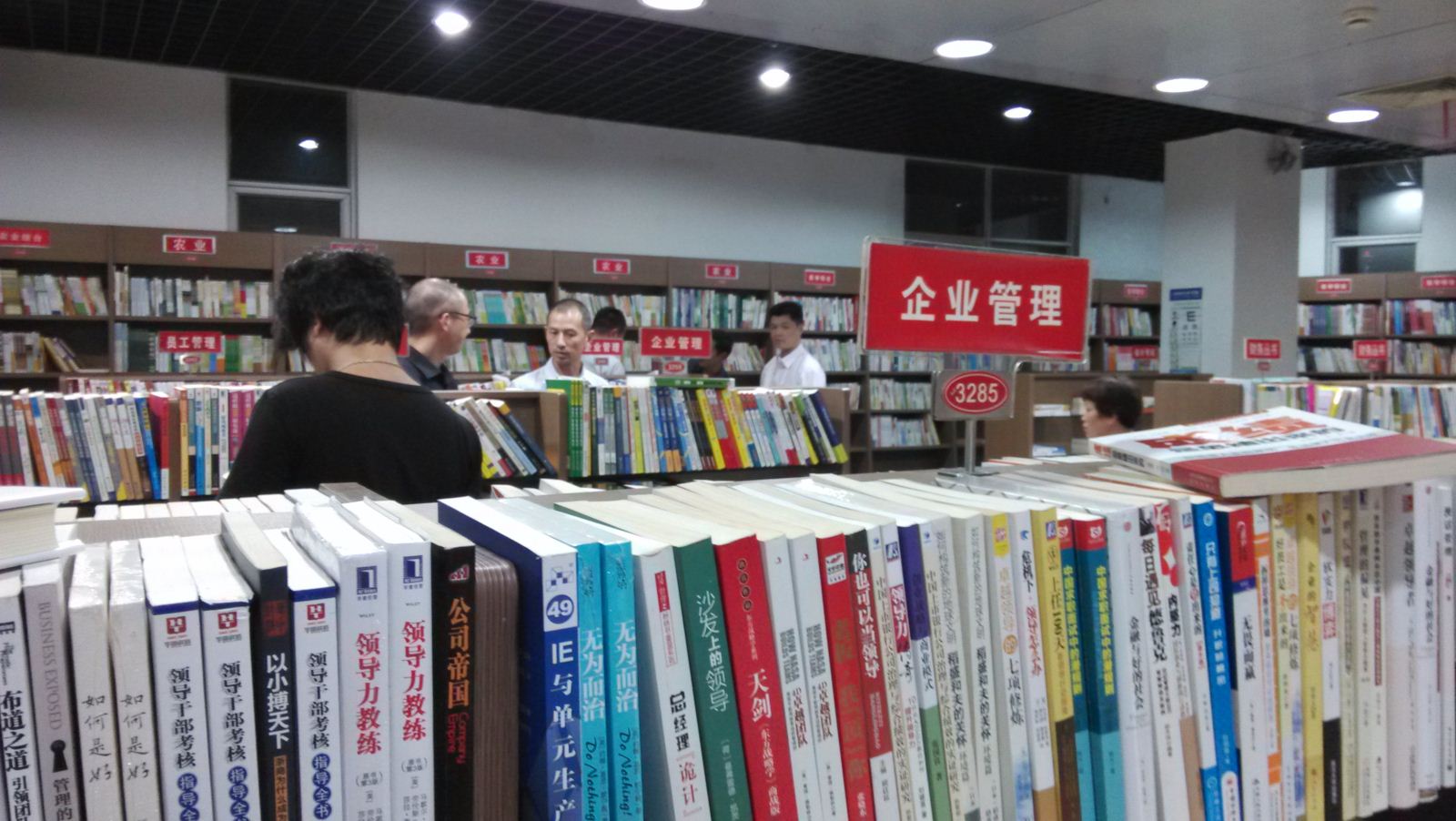 定制帽子廠小編：如何讀書？